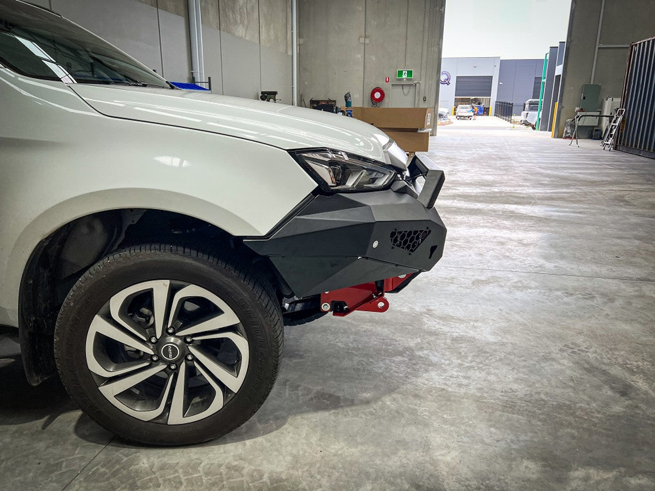 Predator Bull bar, Isuzu MUX 2021-2024 (SUPPLIED & FITTED IN STORE ONLY)