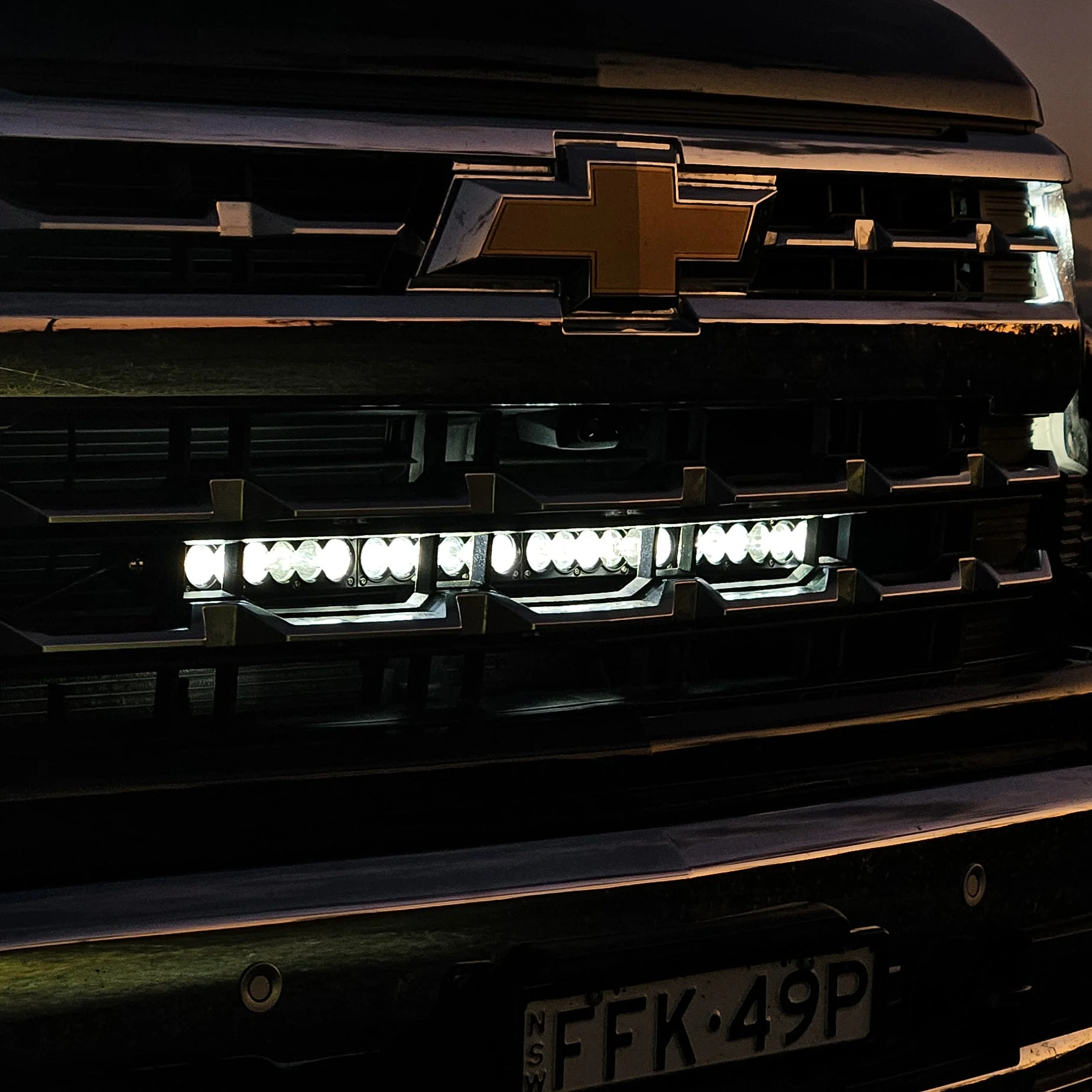 Behind-Grille Light Bar Silverado 1500 2022+ - Image 2