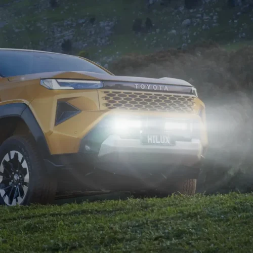 N90 Hilux Behind-Grille Light Bar