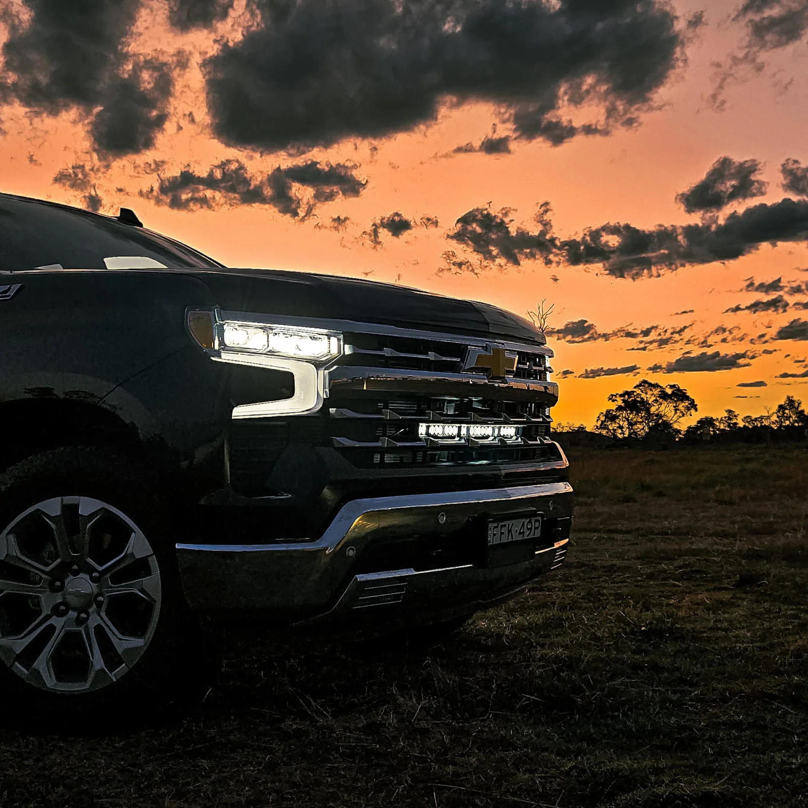 Behind-Grille Light Bar Silverado 1500 2022+
