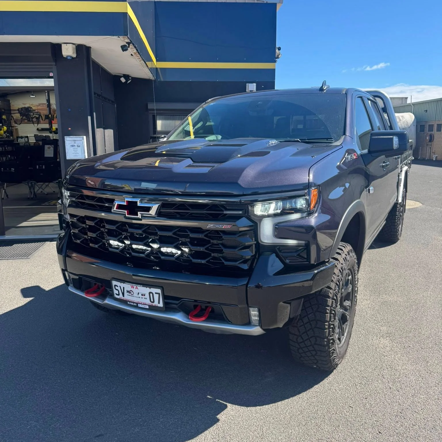 Behind-Grille Light Bar Silverado 1500 2022+ - Image 3
